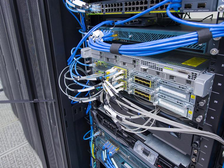 データセンターラック撤去